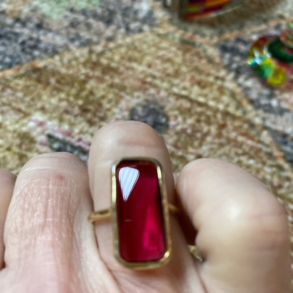 Red rectangular ring. - Picture 6 of 6